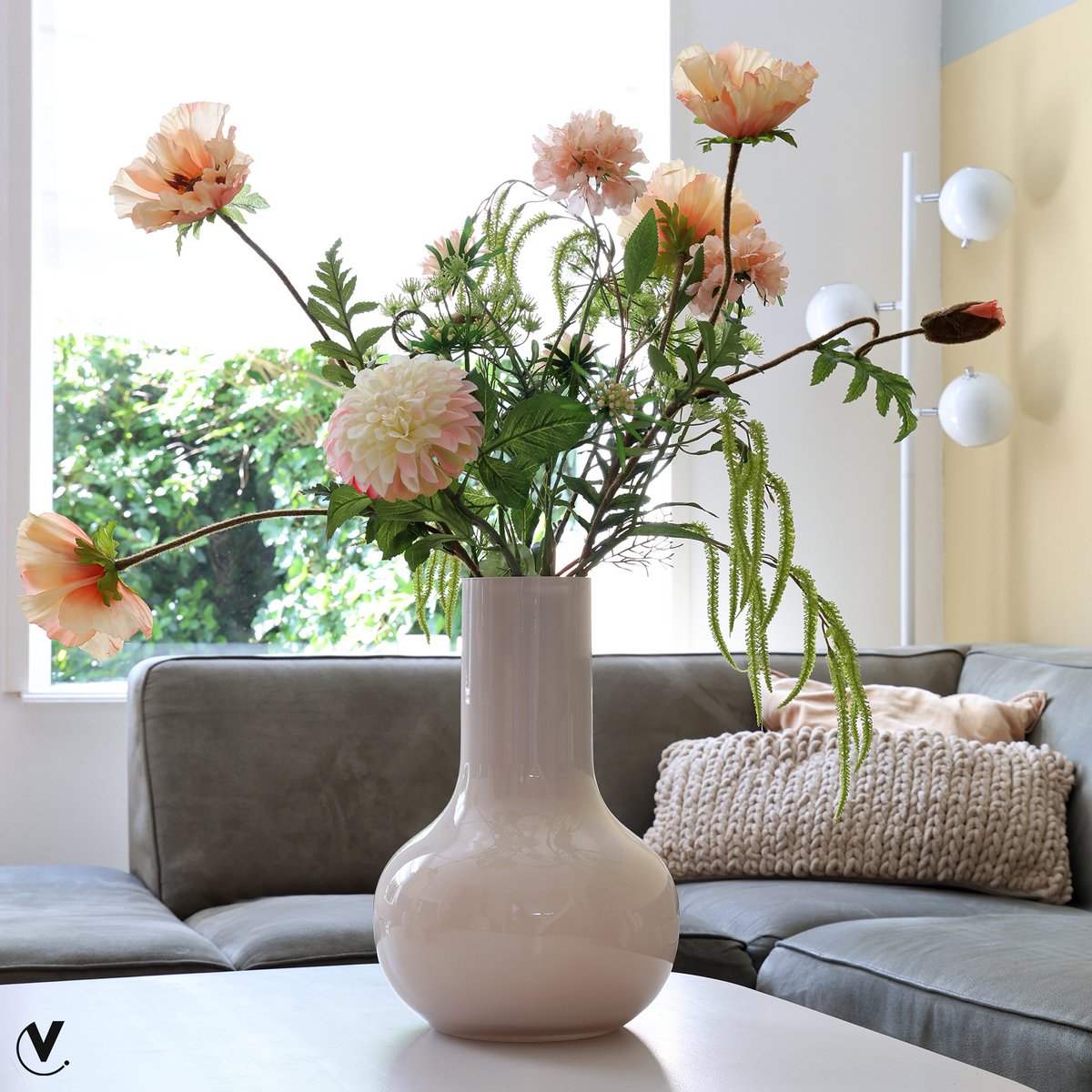 Vase - See us ivory
